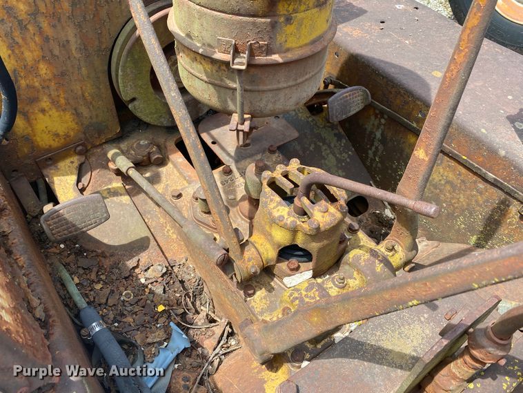 image for item DM4086 Caterpillar D2  crawler tractor