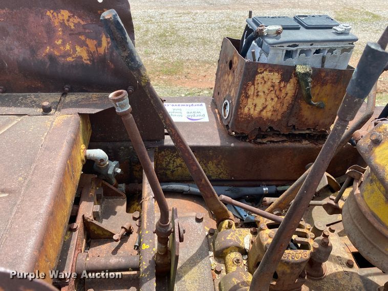 image for item DM4086 Caterpillar D2  crawler tractor