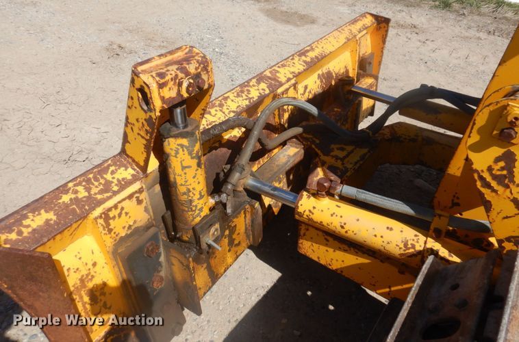 image for item DM5416 1979 Massey Ferguson MF200  dozer