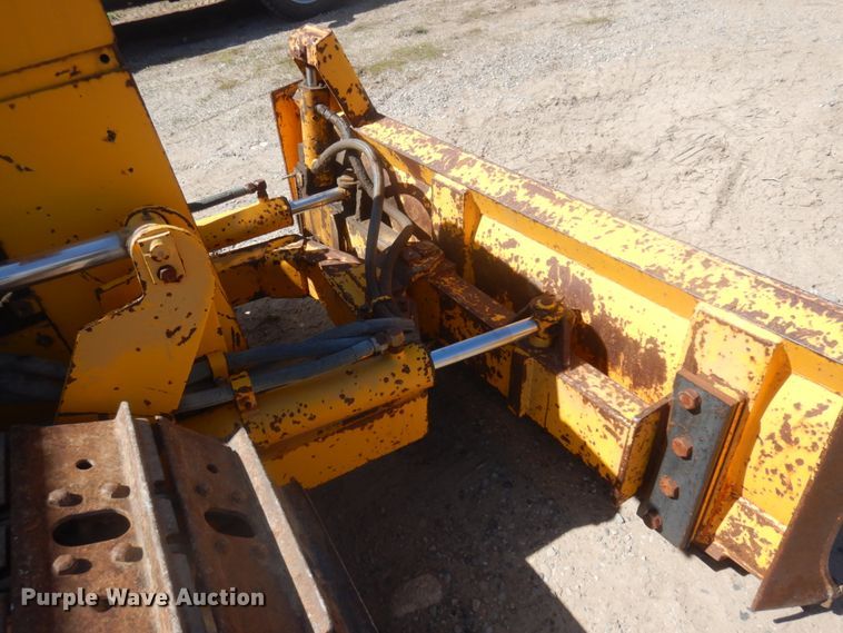 image for item DM5416 1979 Massey Ferguson MF200  dozer