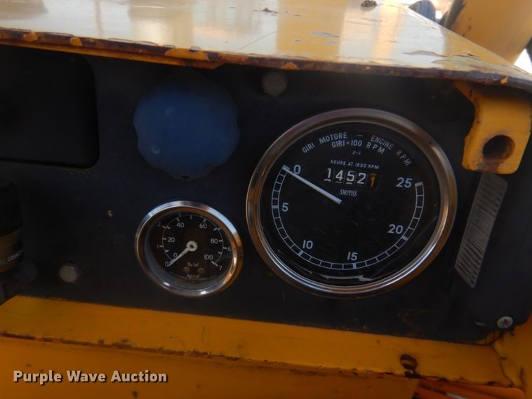 image for item DM5416 1979 Massey Ferguson MF200  dozer