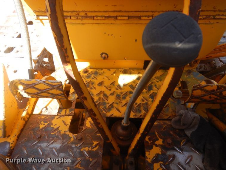 image for item DM5416 1979 Massey Ferguson MF200  dozer