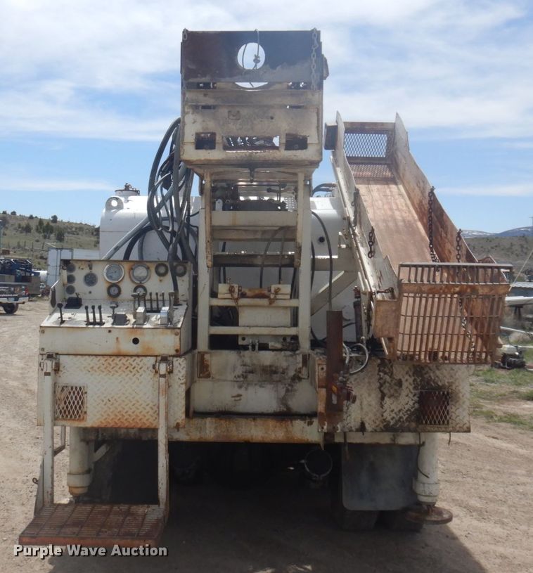 image for item DM5417 1980 Ford 8000  drilling rig truck