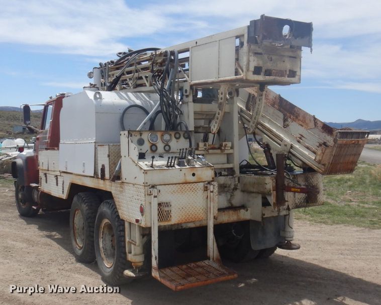 image for item DM5417 1980 Ford 8000  drilling rig truck