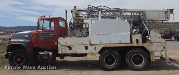 image for item DM5417 1980 Ford 8000  drilling rig truck