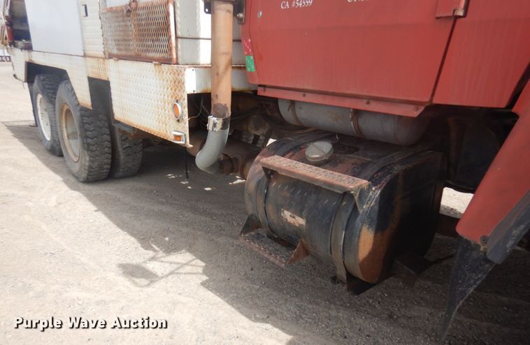 image for item DM5417 1980 Ford 8000  drilling rig truck