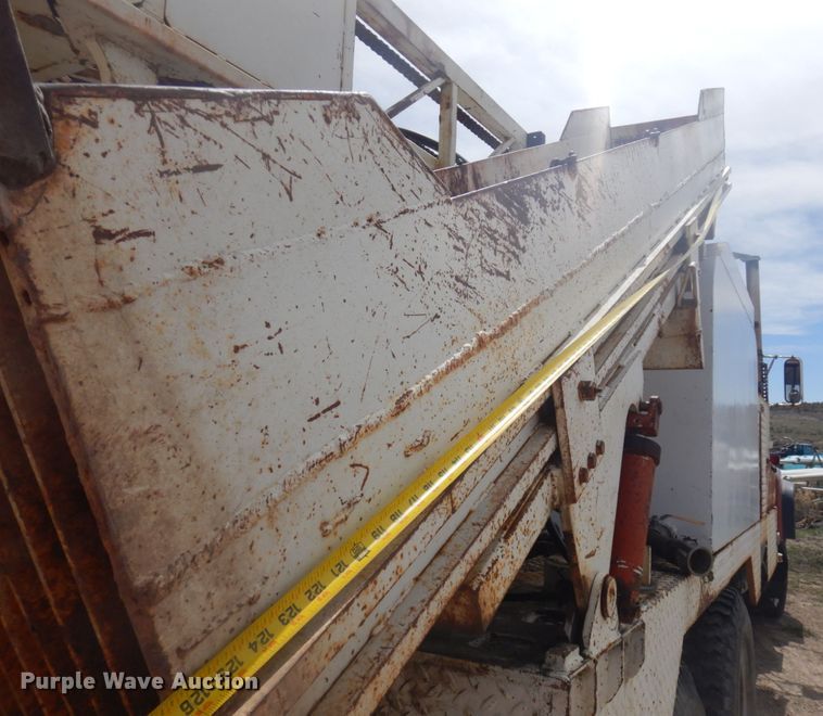 image for item DM5417 1980 Ford 8000  drilling rig truck