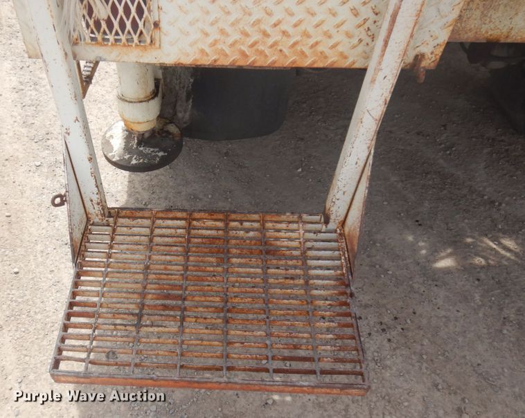 image for item DM5417 1980 Ford 8000  drilling rig truck