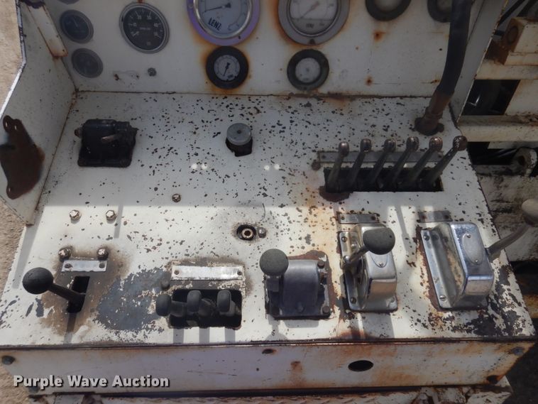 image for item DM5417 1980 Ford 8000  drilling rig truck