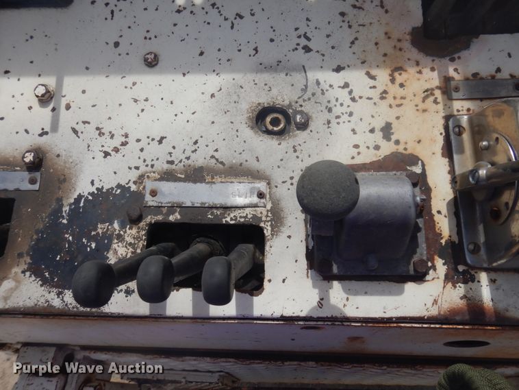 image for item DM5417 1980 Ford 8000  drilling rig truck