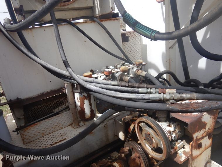 image for item DM5417 1980 Ford 8000  drilling rig truck