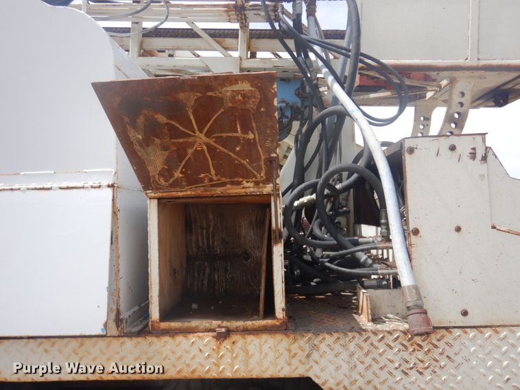 image for item DM5417 1980 Ford 8000  drilling rig truck