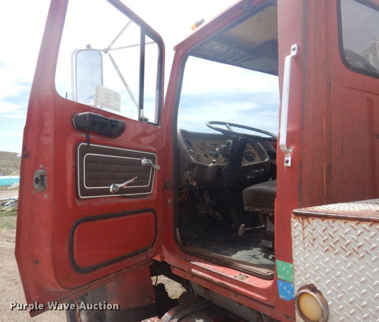 image for item DM5417 1980 Ford 8000  drilling rig truck