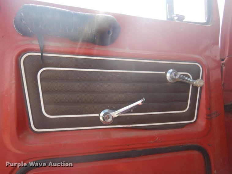 image for item DM5417 1980 Ford 8000  drilling rig truck