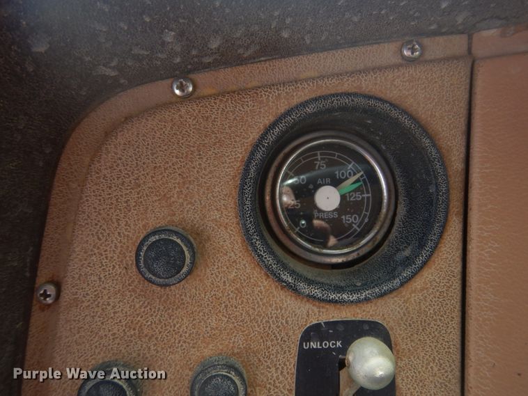 image for item DM5417 1980 Ford 8000  drilling rig truck