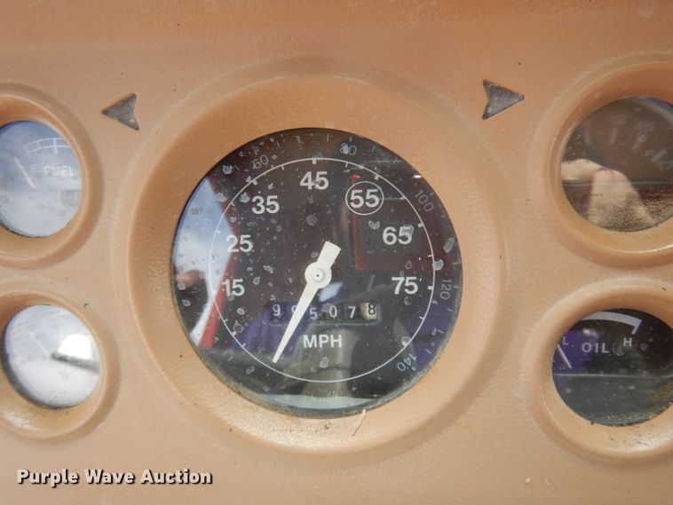 image for item DM5417 1980 Ford 8000  drilling rig truck