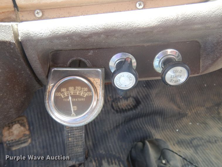 image for item DM5417 1980 Ford 8000  drilling rig truck