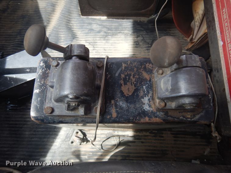 image for item DM5417 1980 Ford 8000  drilling rig truck