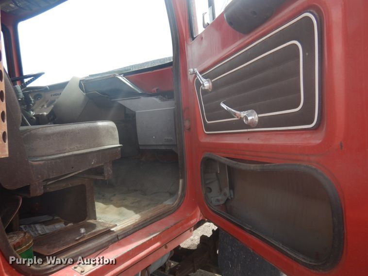 image for item DM5417 1980 Ford 8000  drilling rig truck