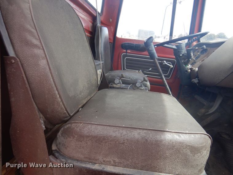 image for item DM5417 1980 Ford 8000  drilling rig truck