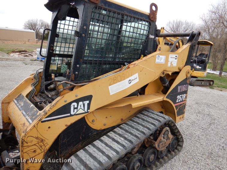 image for item DM6117 2006 Caterpillar 257B  tracked skid steer loader