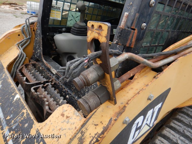 image for item DM6117 2006 Caterpillar 257B  tracked skid steer loader