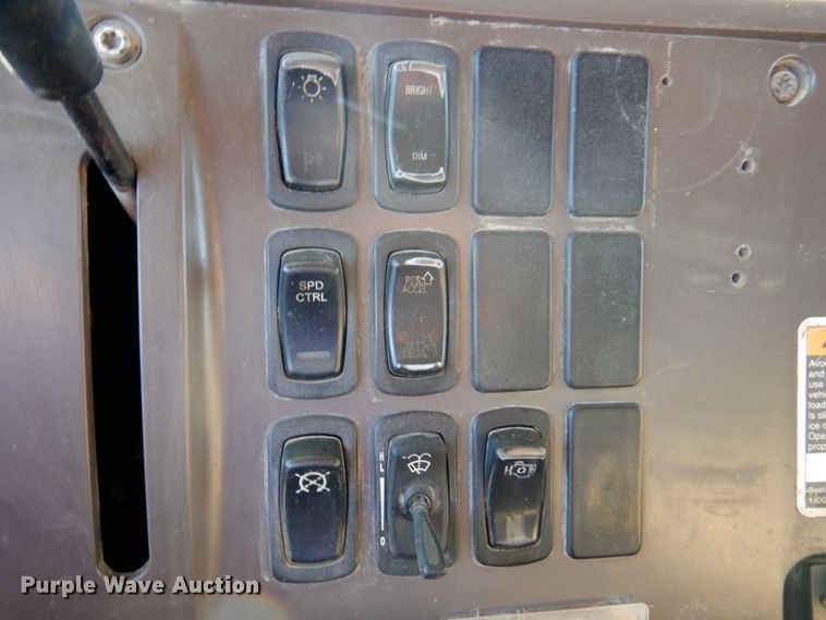 image for item DM6121 2007 Mack CV713  dump truck