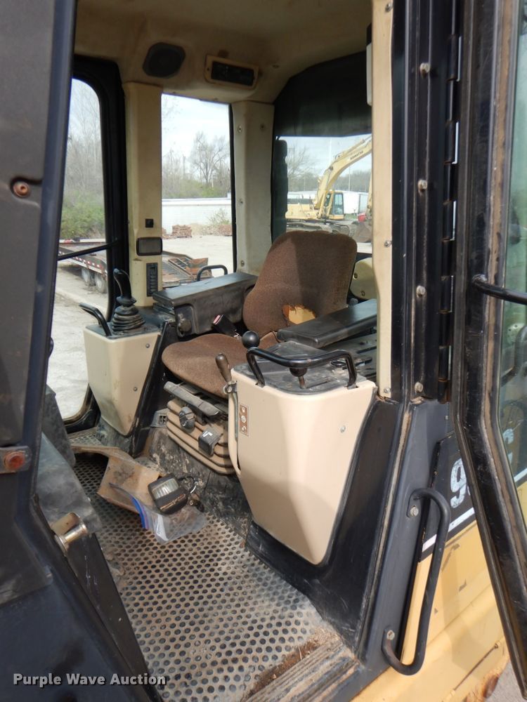 image for item DM6122 2001 Caterpillar 963C  track loader