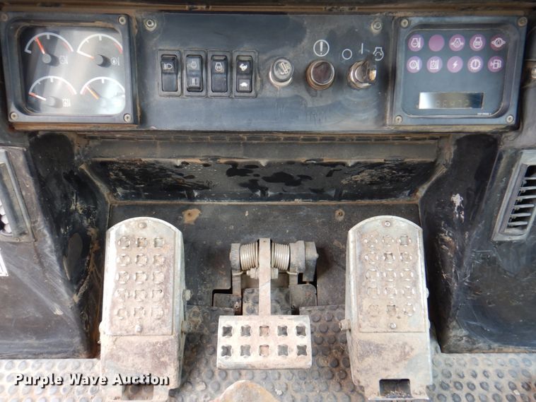 image for item DM6122 2001 Caterpillar 963C  track loader