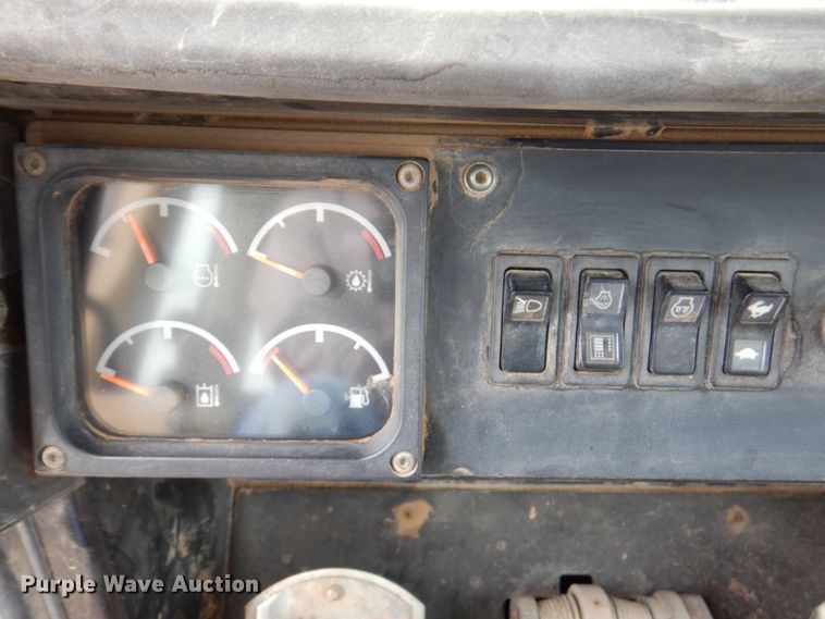 image for item DM6122 2001 Caterpillar 963C  track loader