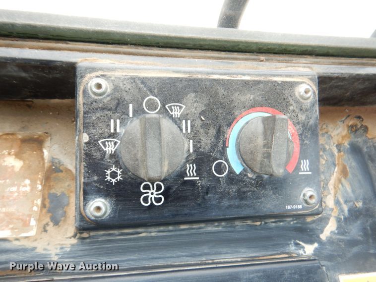 image for item DM6122 2001 Caterpillar 963C  track loader