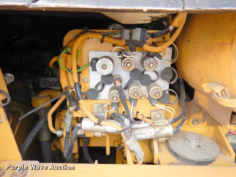 image for item DM6122 2001 Caterpillar 963C  track loader