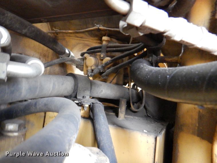 image for item DM6122 2001 Caterpillar 963C  track loader