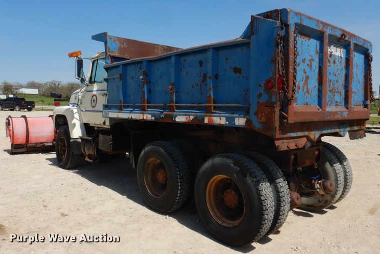 image for item DM7311 1985 Ford LT8000  dump truck