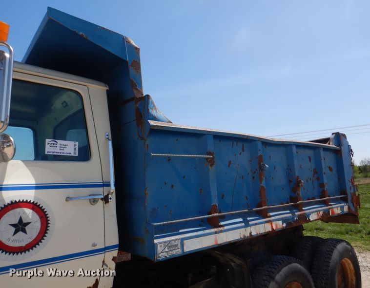 image for item DM7311 1985 Ford LT8000  dump truck