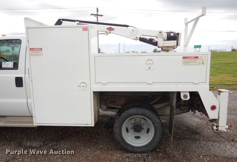 image for item DM7315 2000 Ford F550 Super Duty XL  utility / service truck