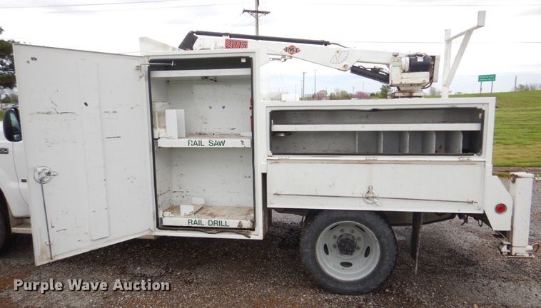 image for item DM7315 2000 Ford F550 Super Duty XL  utility / service truck