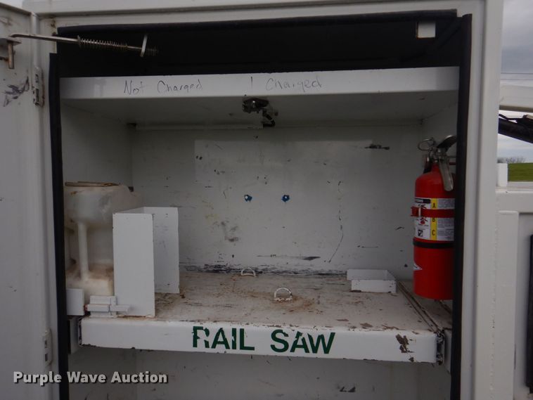 image for item DM7315 2000 Ford F550 Super Duty XL  utility / service truck