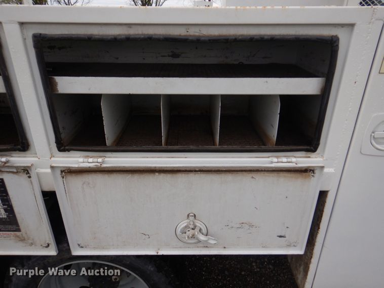 image for item DM7315 2000 Ford F550 Super Duty XL  utility / service truck