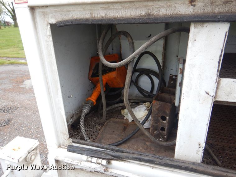 image for item DM7315 2000 Ford F550 Super Duty XL  utility / service truck