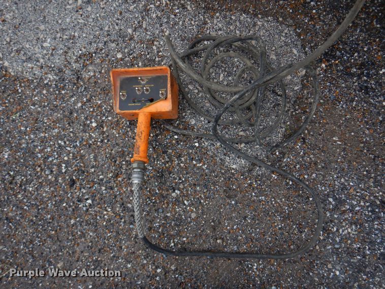 image for item DM7315 2000 Ford F550 Super Duty XL  utility / service truck