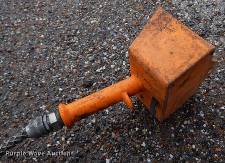 image for item DM7315 2000 Ford F550 Super Duty XL  utility / service truck