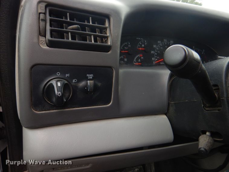 image for item DM7315 2000 Ford F550 Super Duty XL  utility / service truck