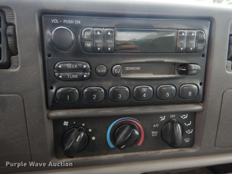 image for item DM7315 2000 Ford F550 Super Duty XL  utility / service truck