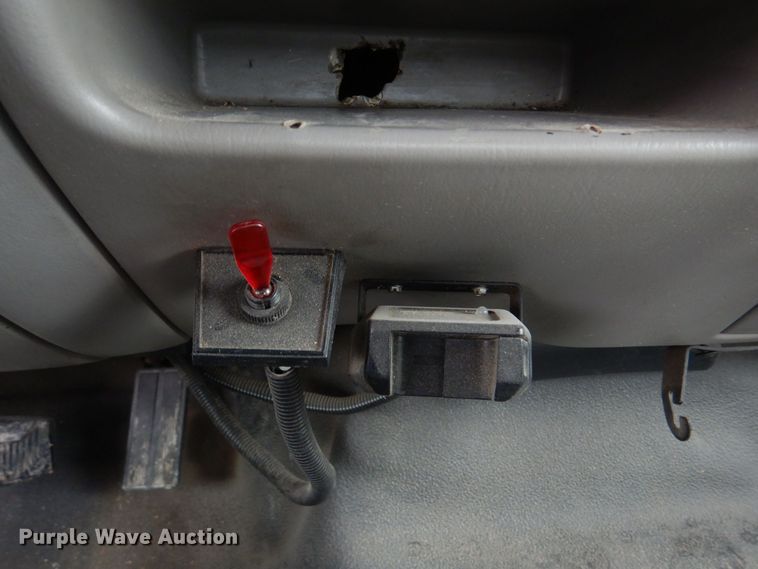 image for item DM7315 2000 Ford F550 Super Duty XL  utility / service truck