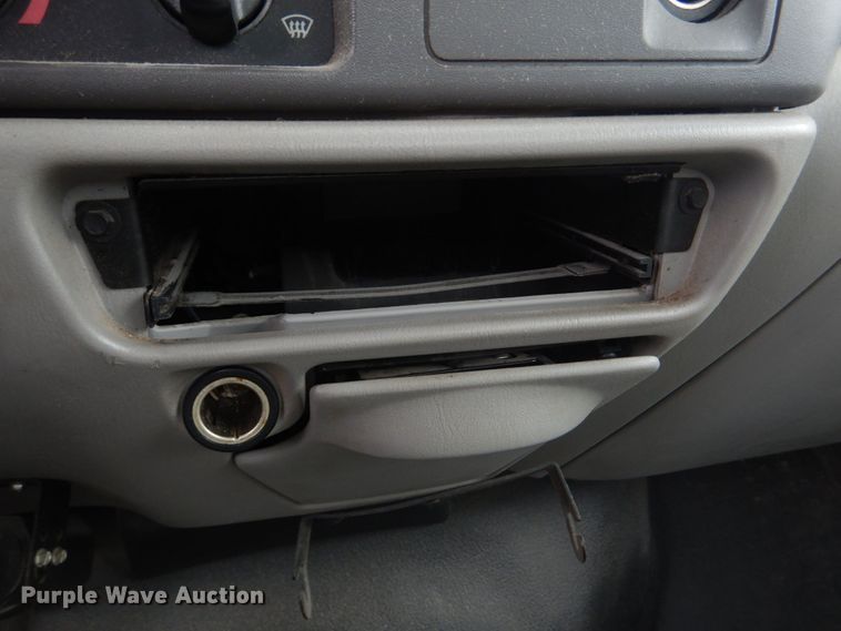 image for item DM7315 2000 Ford F550 Super Duty XL  utility / service truck