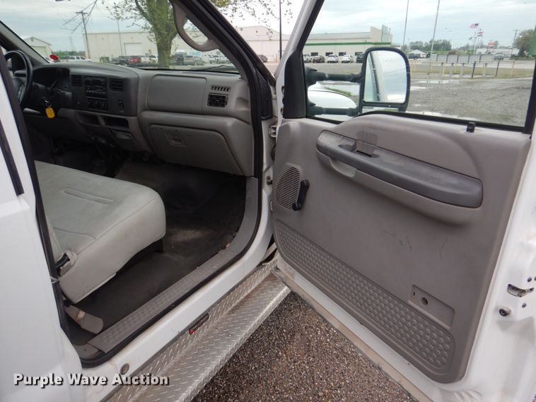 image for item DM7315 2000 Ford F550 Super Duty XL  utility / service truck