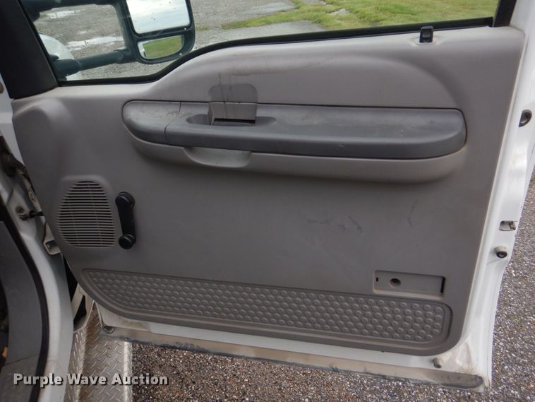 image for item DM7315 2000 Ford F550 Super Duty XL  utility / service truck