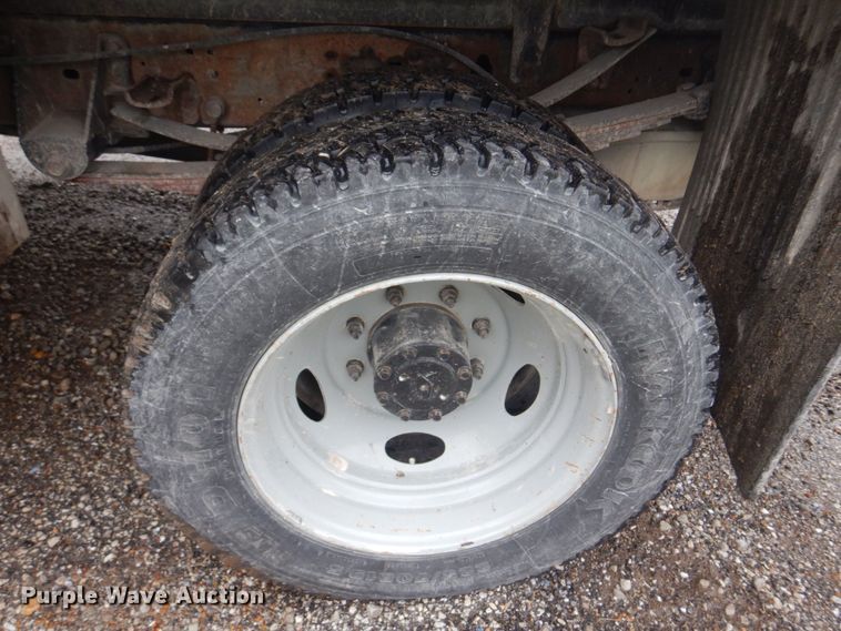 image for item DM7315 2000 Ford F550 Super Duty XL  utility / service truck