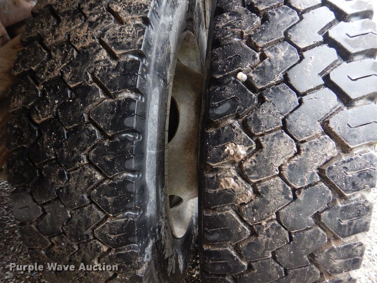 image for item DM7315 2000 Ford F550 Super Duty XL  utility / service truck